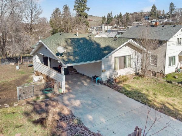 210 W Cooper, Colfax, WA 99111