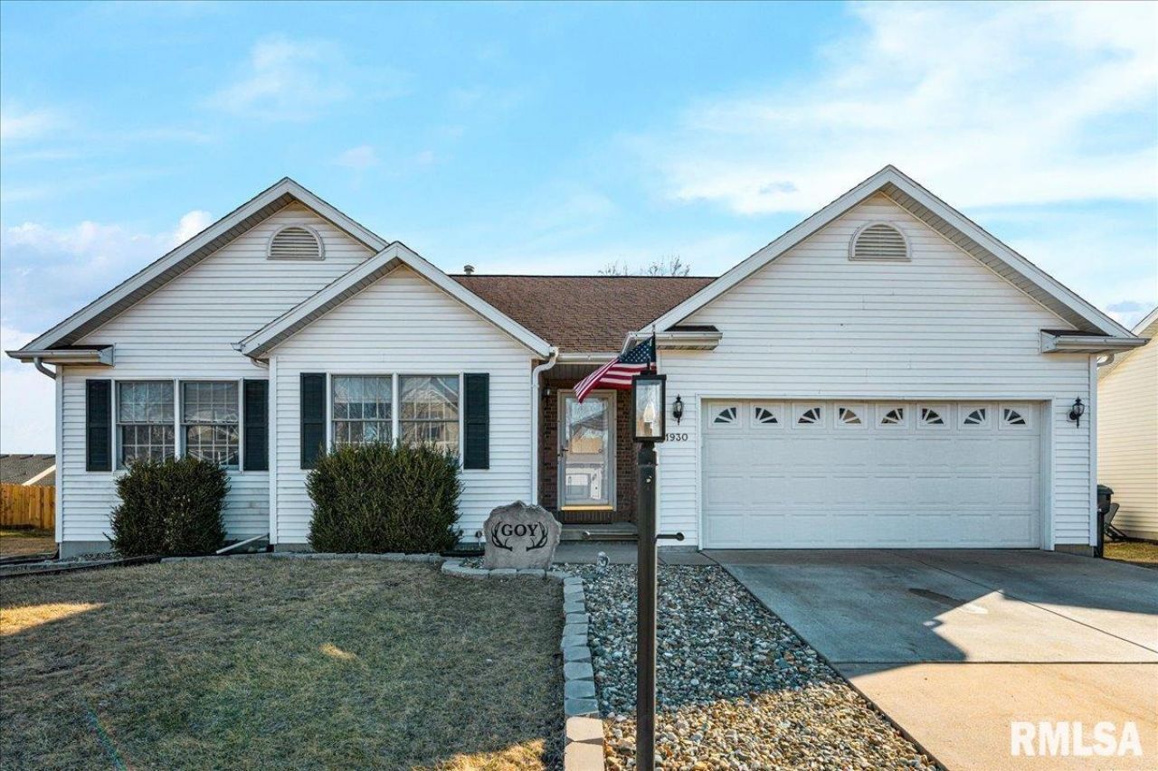 1930 Cobblestone Avenue, Washington, IL 61571 Main Photo