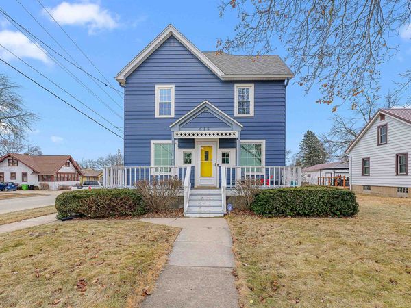 615 De Clark Street, Beaver Dam, WI 53916