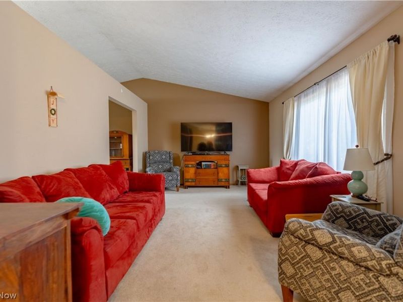 6167 Redford Road NW, North Canton, OH 44720 Photo 4