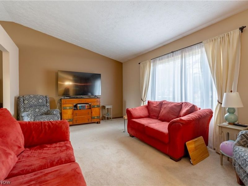 6167 Redford Road NW, North Canton, OH 44720 Photo 5