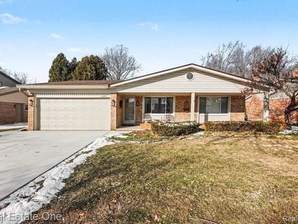 6605 Emerald Lake Drive, Troy, MI 48085