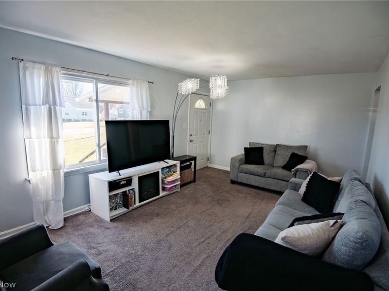 116 Dehoff Drive , Youngstown, OH 44515 Photo 3