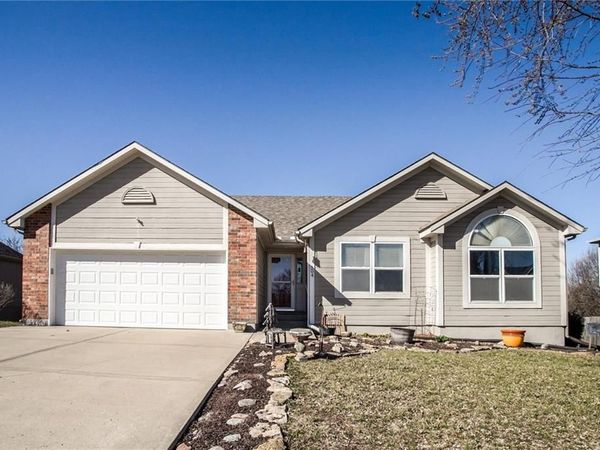 504 SW BOBCAT Street, Oak Grove, MO 64075
