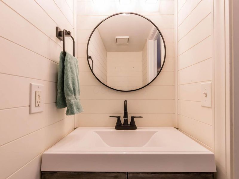 2559 Olde Hill Court S, Columbus, OH 43221 Photo 12