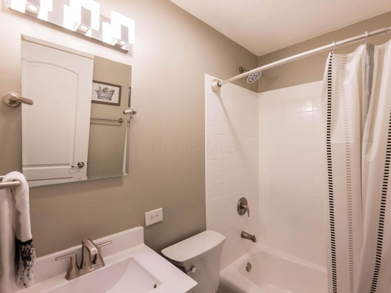 2559 Olde Hill Court S, Columbus, OH 43221 Photo 25