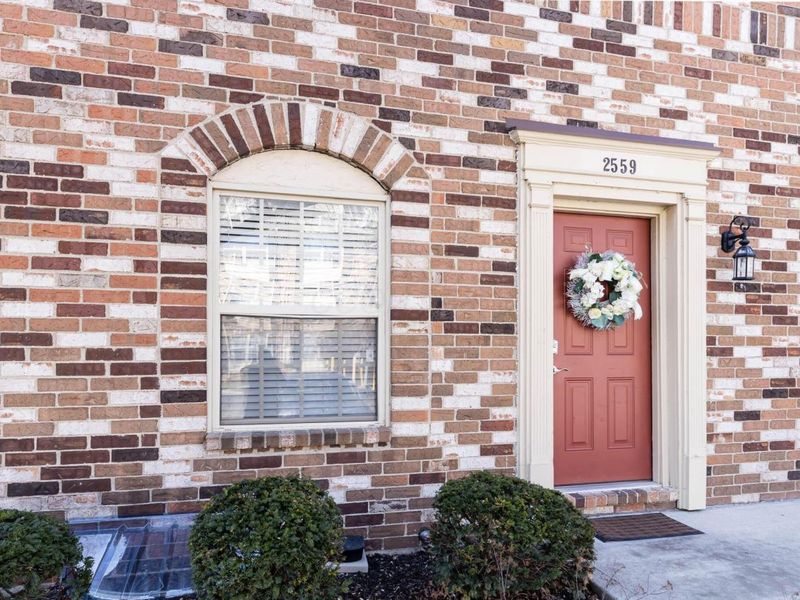 2559 Olde Hill Court S, Columbus, OH 43221 Photo 3