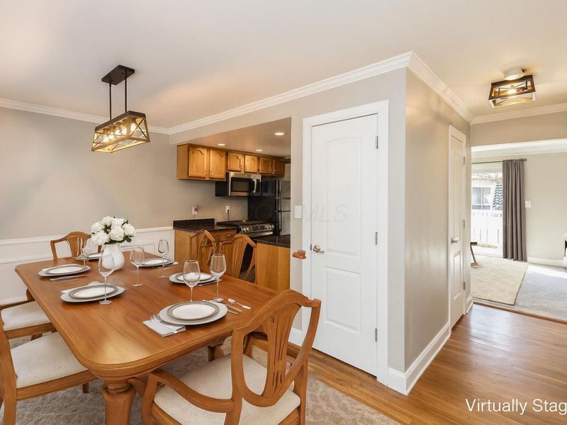 2559 Olde Hill Court S, Columbus, OH 43221 Photo 4