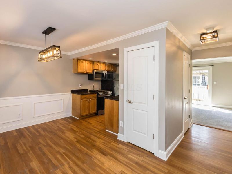 2559 Olde Hill Court S, Columbus, OH 43221 Photo 5