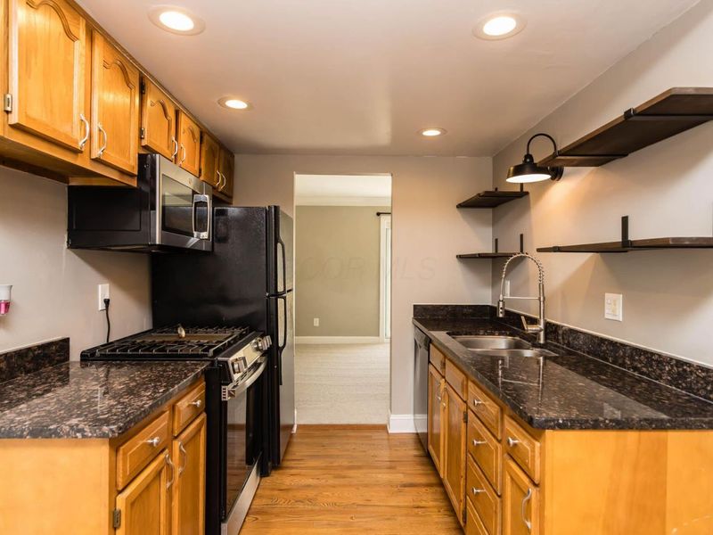 2559 Olde Hill Court S, Columbus, OH 43221 Photo 7