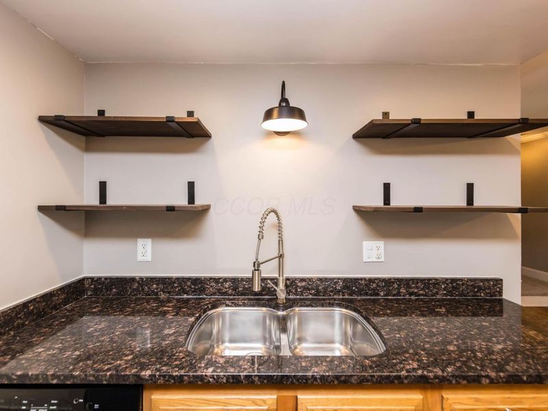 2559 Olde Hill Court S, Columbus, OH 43221 Photo 9