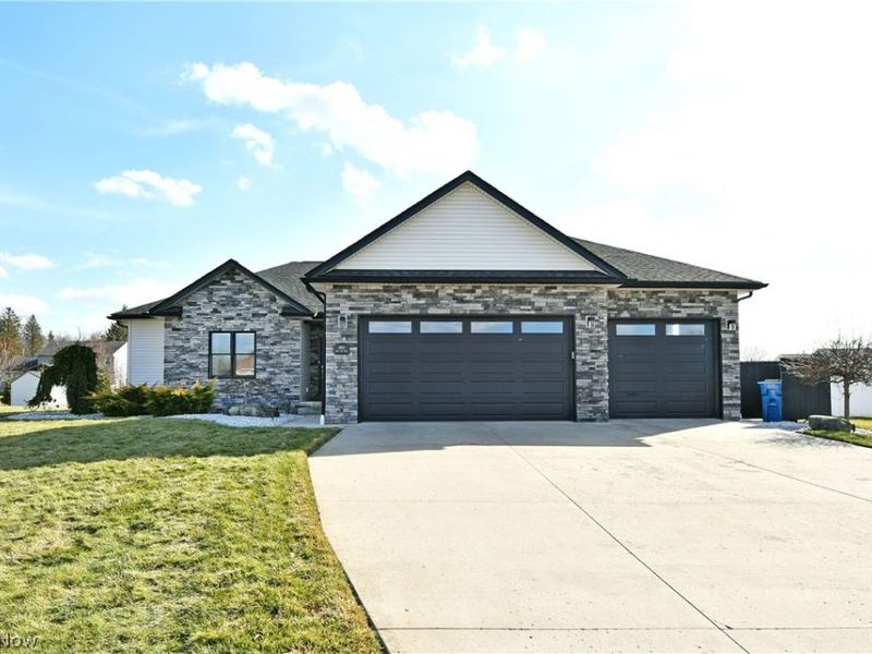 4885 Treeline Trail, New Middletown, OH 44442 Photo 1