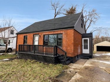 92 Sharon Parkway , Buffalo, NY 14218