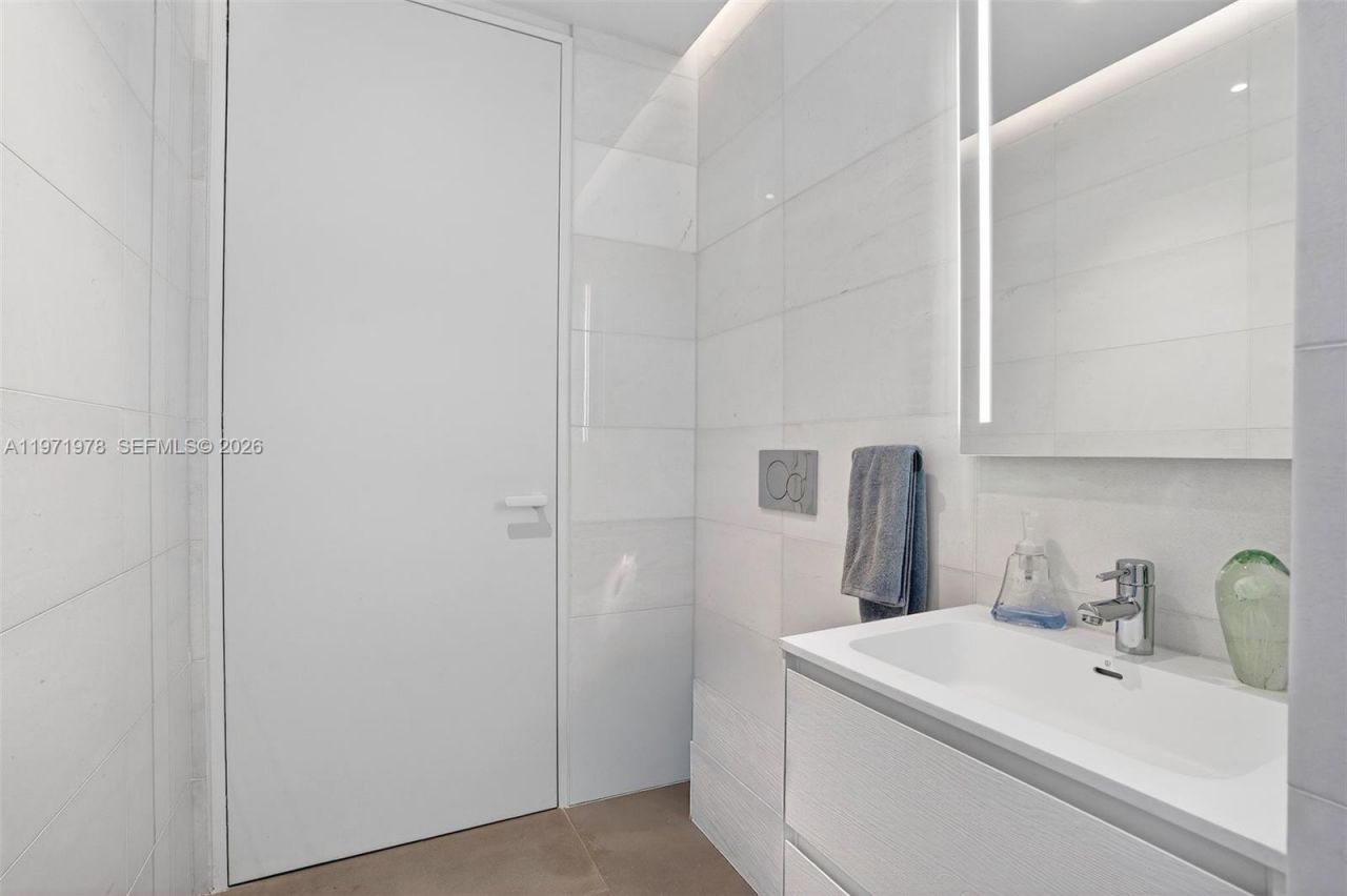 2000 S Ocean Dr , Unit 14B, Hallandale Beach, FL 33009 Photo