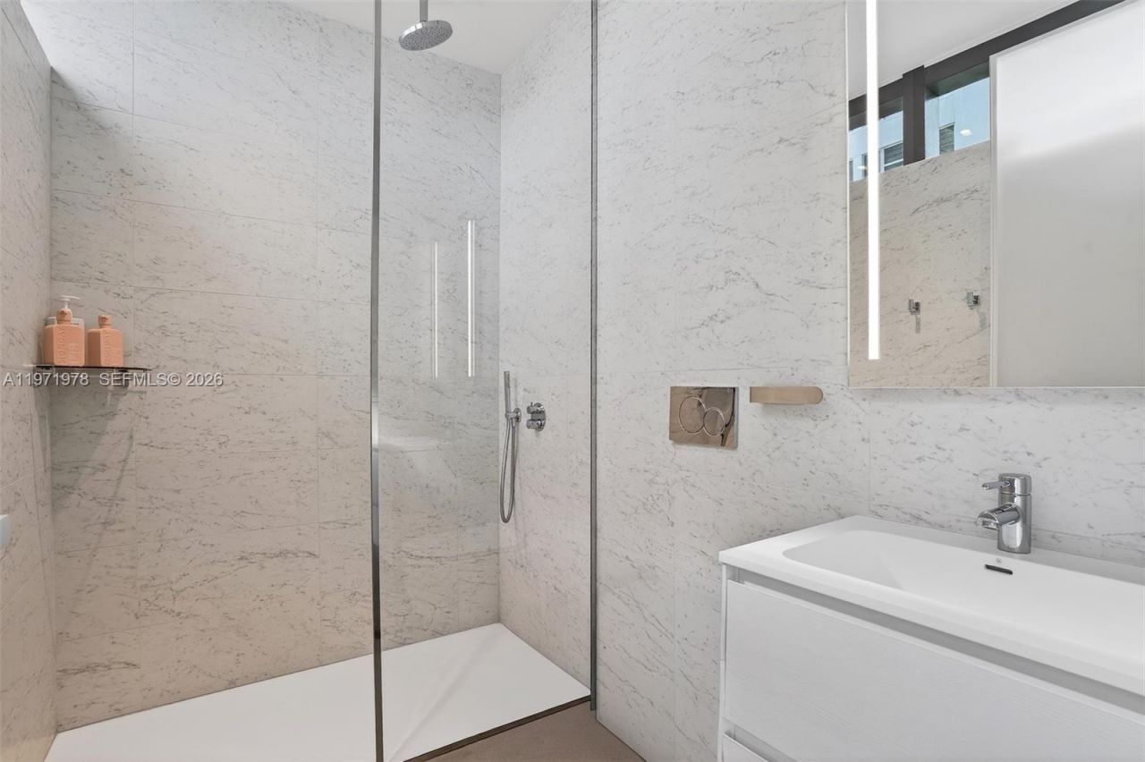 2000 S Ocean Dr , Unit 14B, Hallandale Beach, FL 33009 Photo