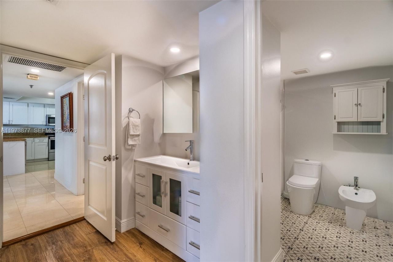 520 Brickell Key Dr , Unit A1007, Miami, FL 33131 Photo