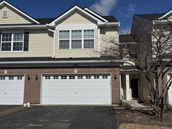 996 Como Circle , Hampshire, IL 60140