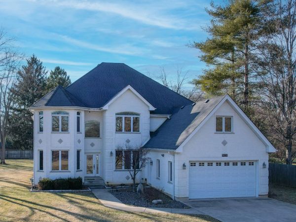9030 Elm Avenue, Burr Ridge, IL 60527