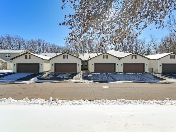 6742 Gretchen Lane N, Oakdale, MN 55128