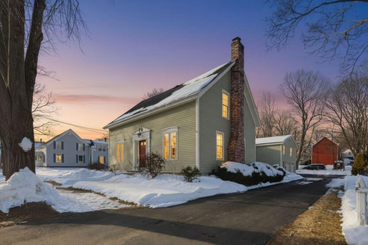 15 Green Street, Gorham, ME 04038 Main Photo