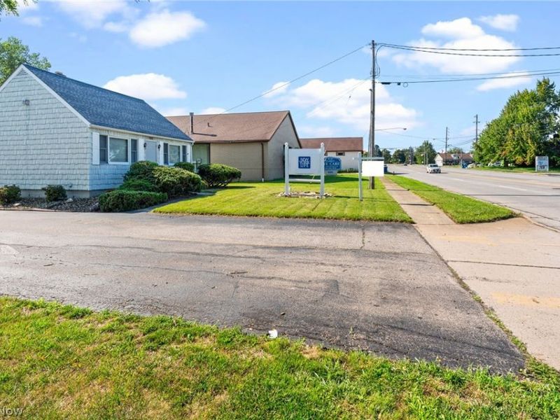 5363 Oberlin Avenue , Lorain, OH 44053 Photo 6