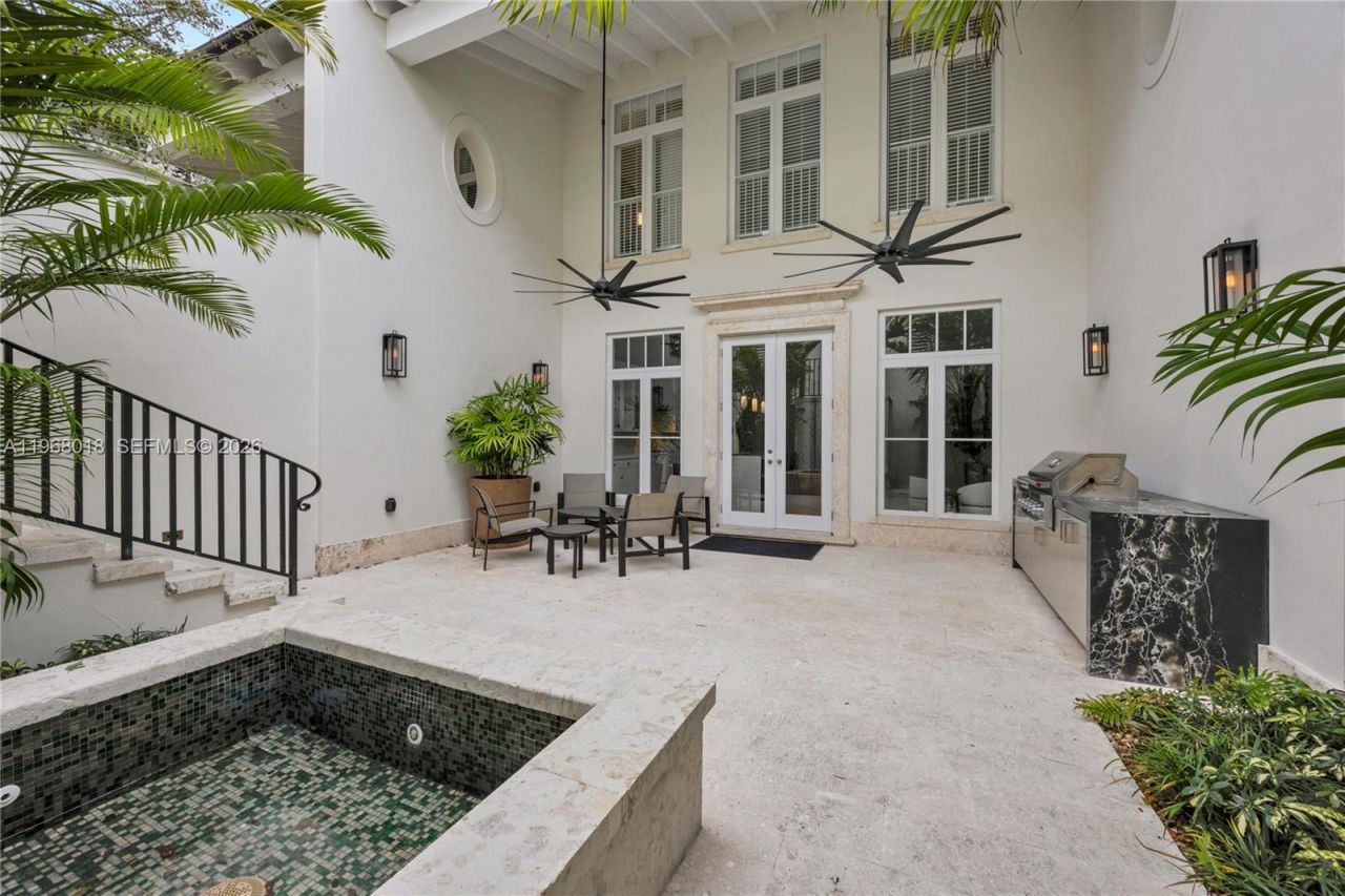 639 Almeria Ave, Coral Gables, FL 33134 Photo