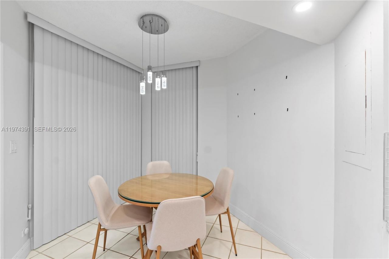 20191 E Country Club Dr , Unit 407, Aventura, FL 33180 Photo