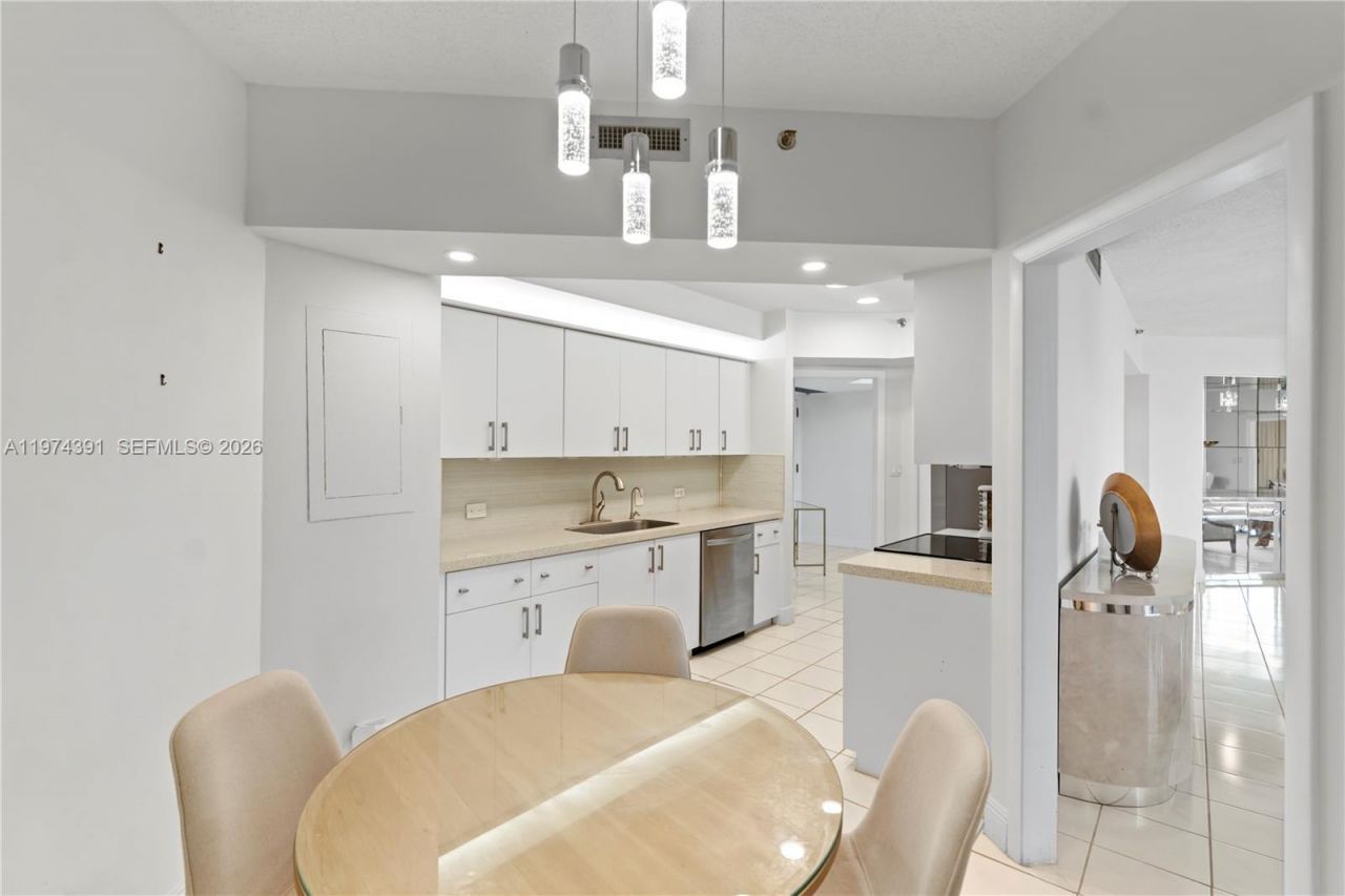 20191 E Country Club Dr, Unit 407, Aventura, FL 33180 Photo