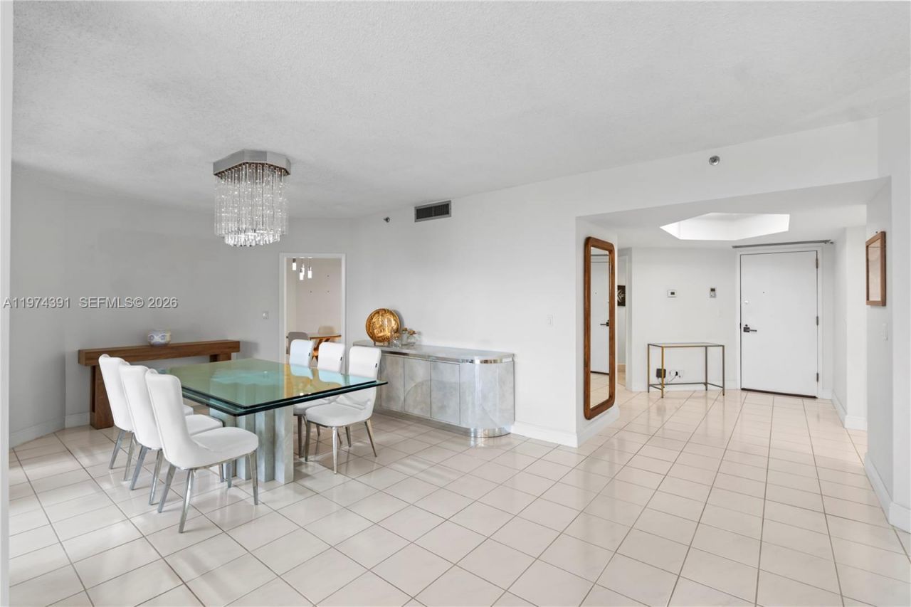 20191 E Country Club Dr, Unit 407, Aventura, FL 33180 Photo