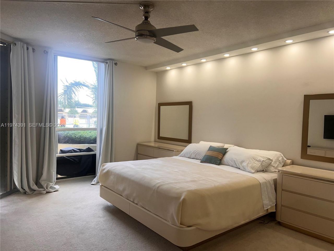 20191 E Country Club Dr, Unit 407, Aventura, FL 33180 Photo