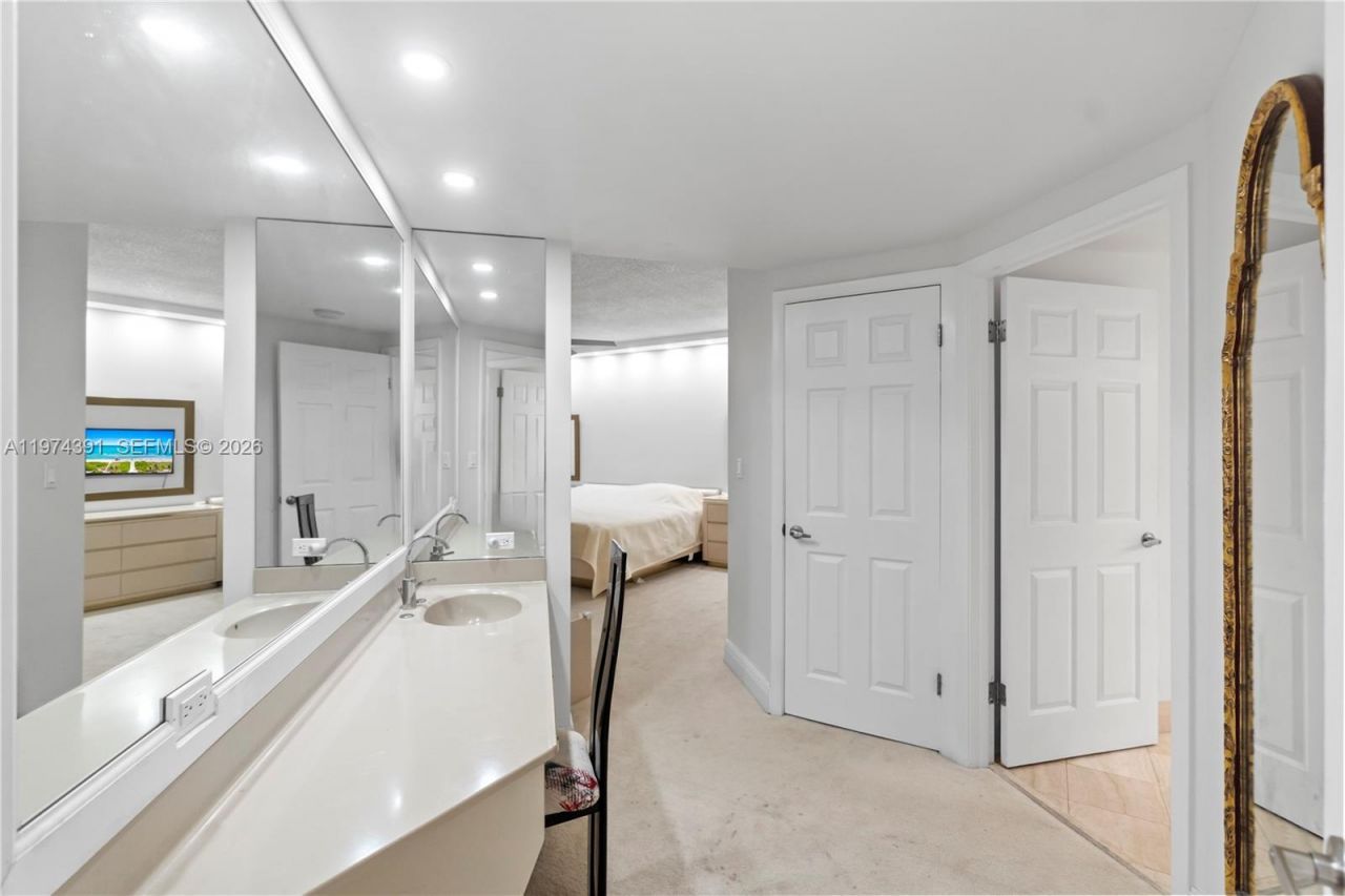 20191 E Country Club Dr, Unit 407, Aventura, FL 33180 Photo