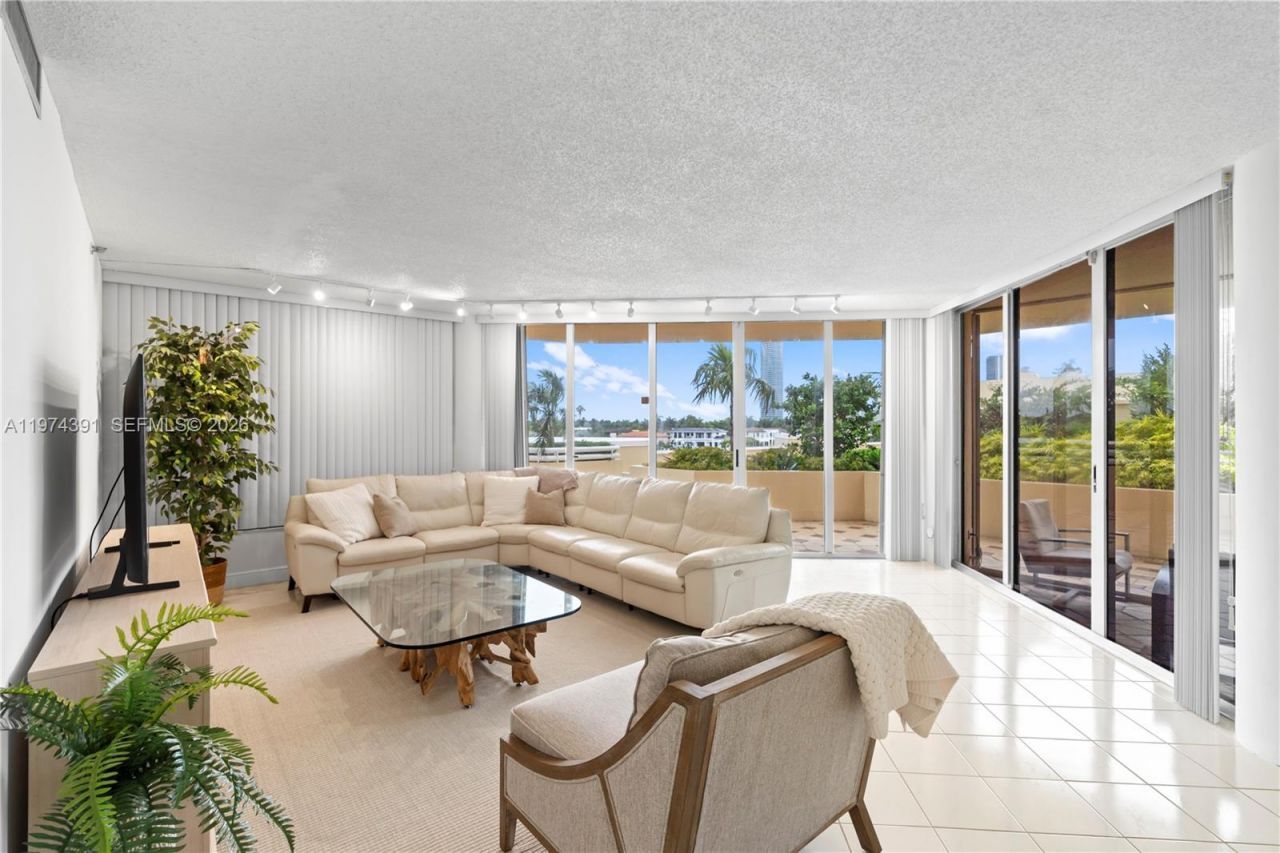 20191 E Country Club Dr, Unit 407, Aventura, FL 33180 Photo