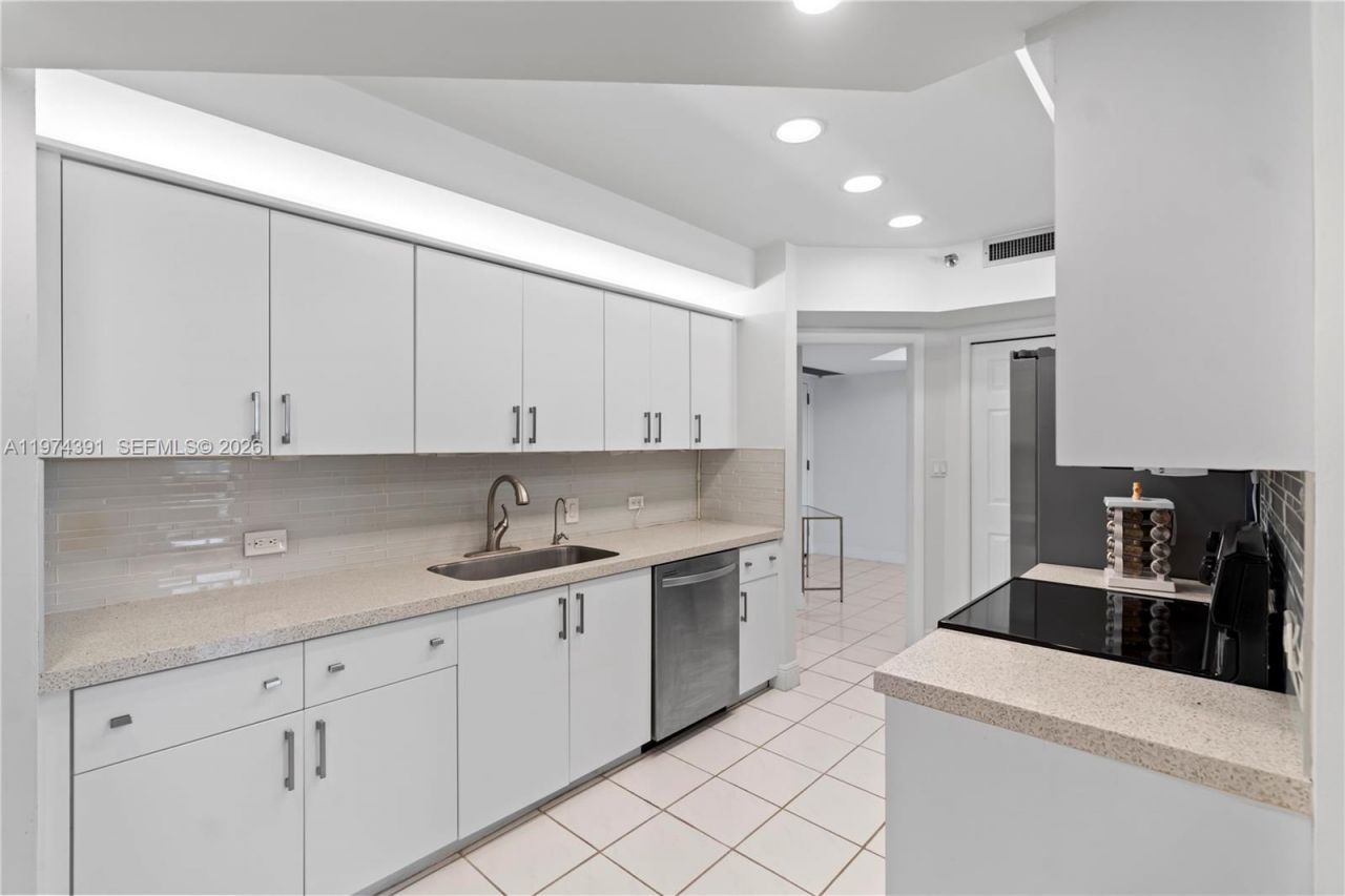 20191 E Country Club Dr, Unit 407, Aventura, FL 33180 Photo