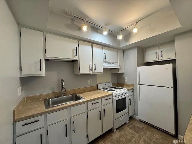 30 Poinciana Drive, Dayton, OH 45459 Photo 2