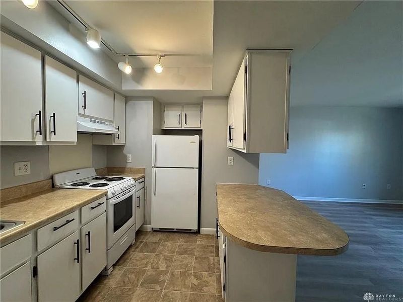 30 Poinciana Drive, Dayton, OH 45459 Photo 3