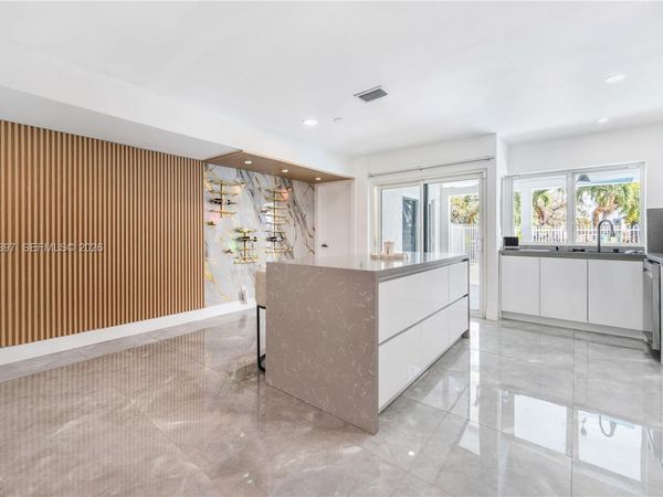 1830 NW 32nd St , Oakland Park, FL 33309