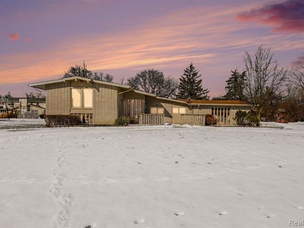 22430 Chatsford Circuit Street , Southfield, MI 48034