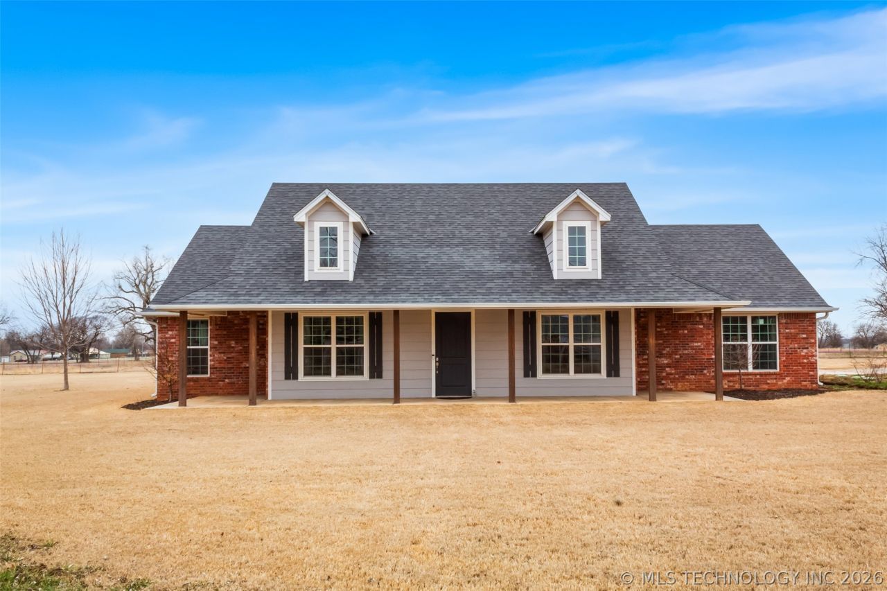 2621 E Prospect Avenue, Ponca City, OK 74604 Main Photo