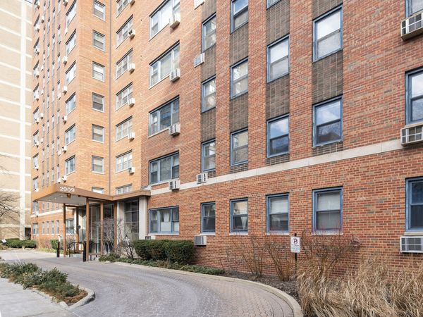 2909 N Sheridan Road, Unit 1001, Chicago, IL 60657