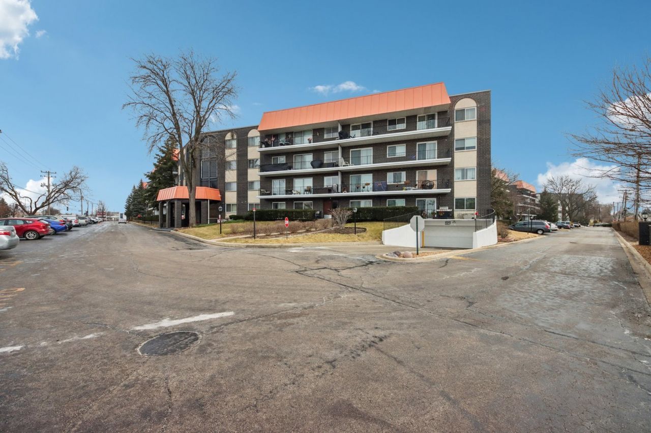 4949 Golf Road, Unit 308, Skokie, IL 60077 Main Photo