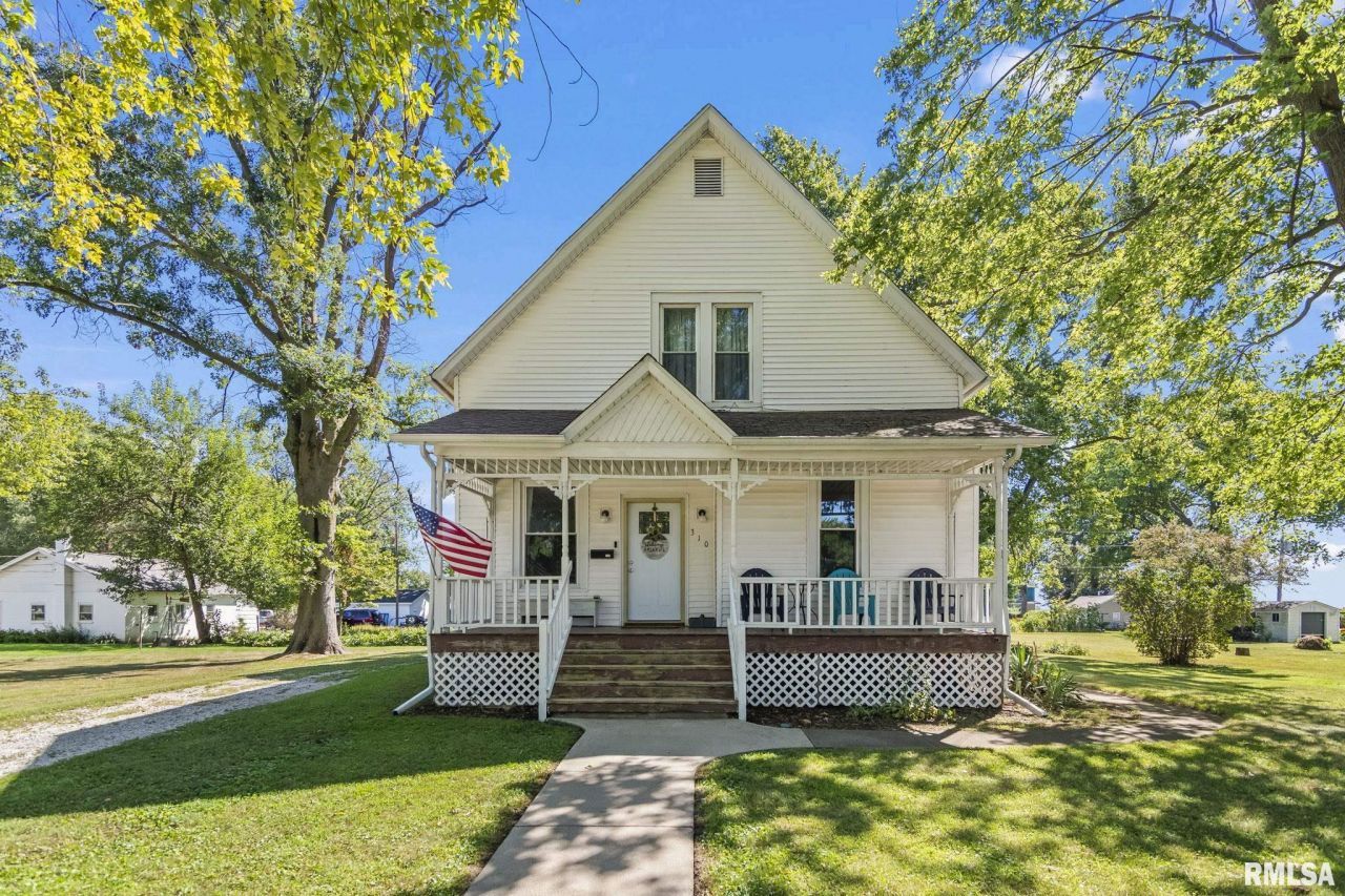 310 S Pine Street, Stonington, IL 62567 Main Photo