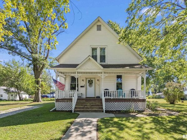 310 S PINE Street, Stonington, IL 62567