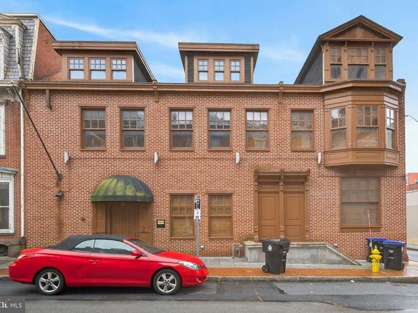 215 PINE STREET , HARRISBURG, PA 17101