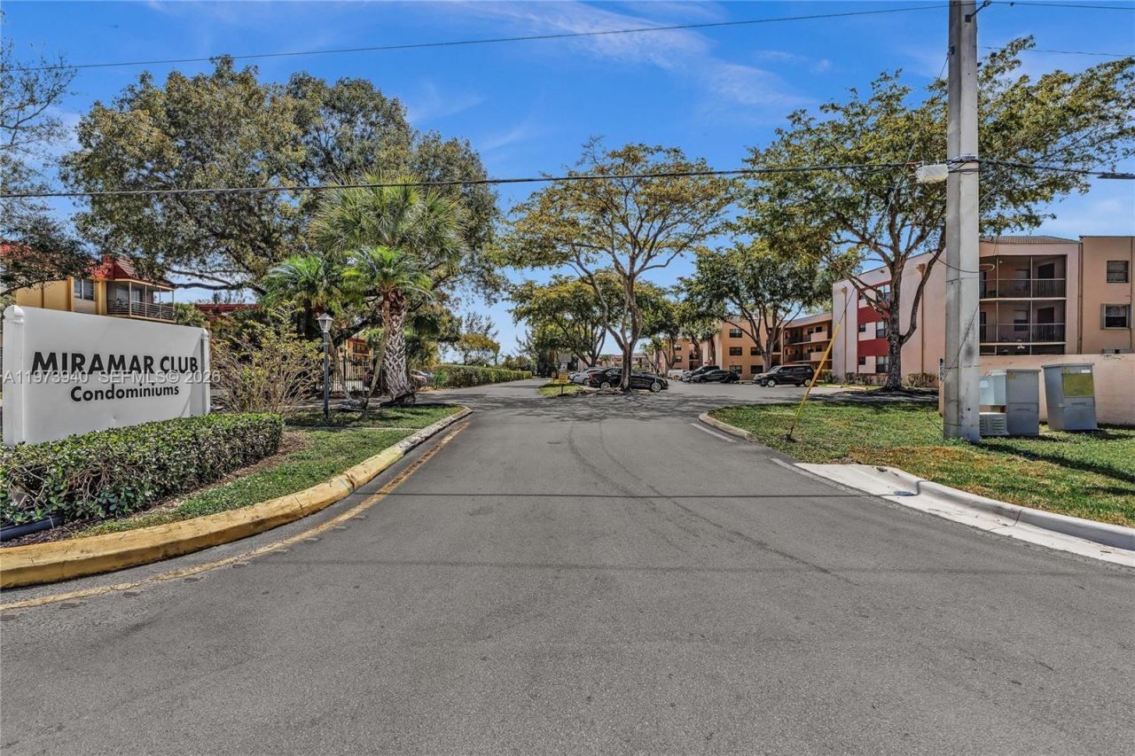 3252 Foxcroft Rd, Unit 102, Miramar, FL 33025 Photo