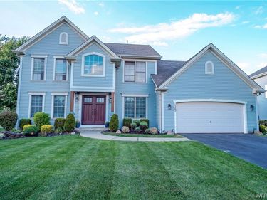 6382 Pincherry Way , Lake View, NY 14085