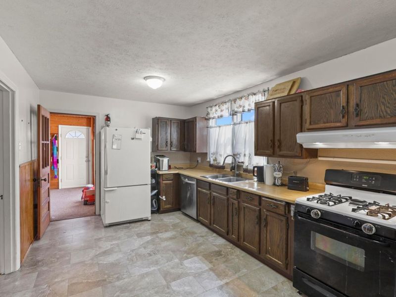 56 N High Street , Jackson, OH 45640 Photo 16