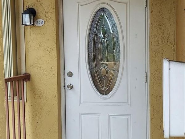 621 NW 78th Ter, Unit 205, Pembroke Pines, FL 33024