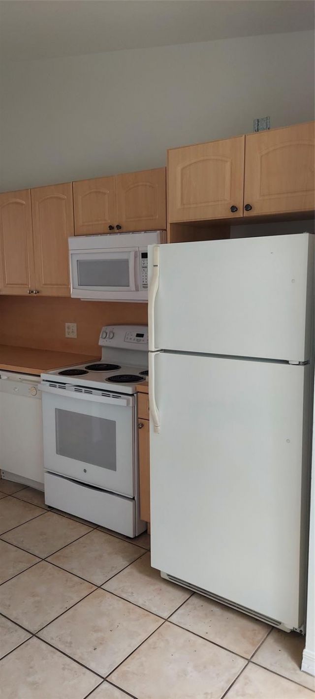 621 NW 78th Terrace, Unit 205, Pembroke Pines, FL 33024 Photo