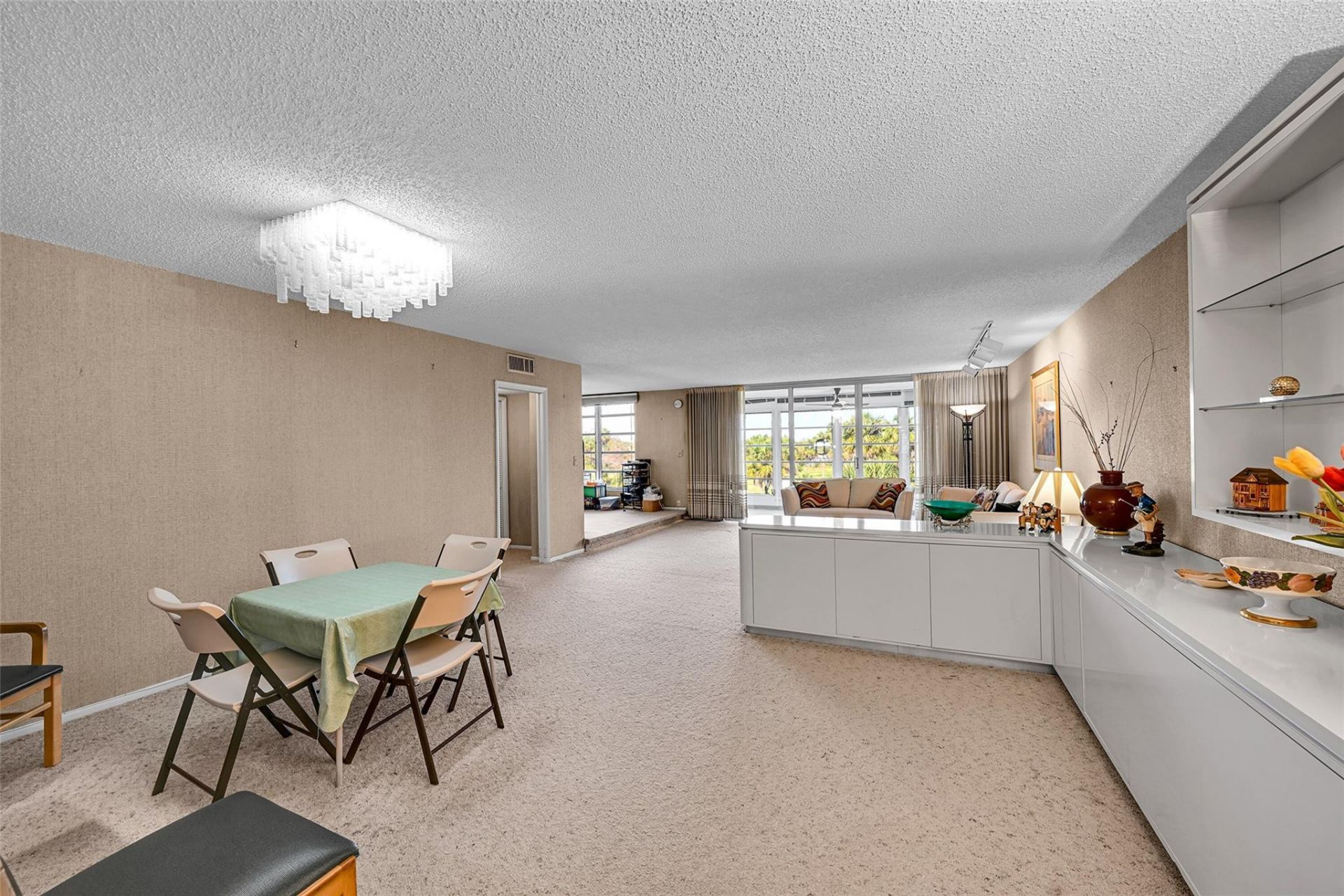 3960 Oaks Clubhouse Drive, Unit 407, Pompano Beach, FL 33069 Photo