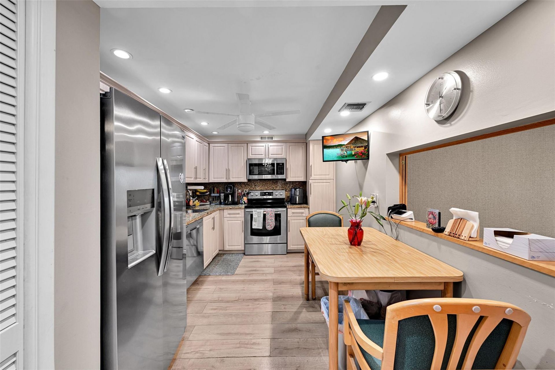 3960 Oaks Clubhouse Drive, Unit 407, Pompano Beach, FL 33069 Photo